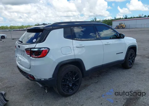 2023 Jeep Compass Altitude 4X4 z USA, uszkodzony, nr VIN 3C4NJDBN6PT530134